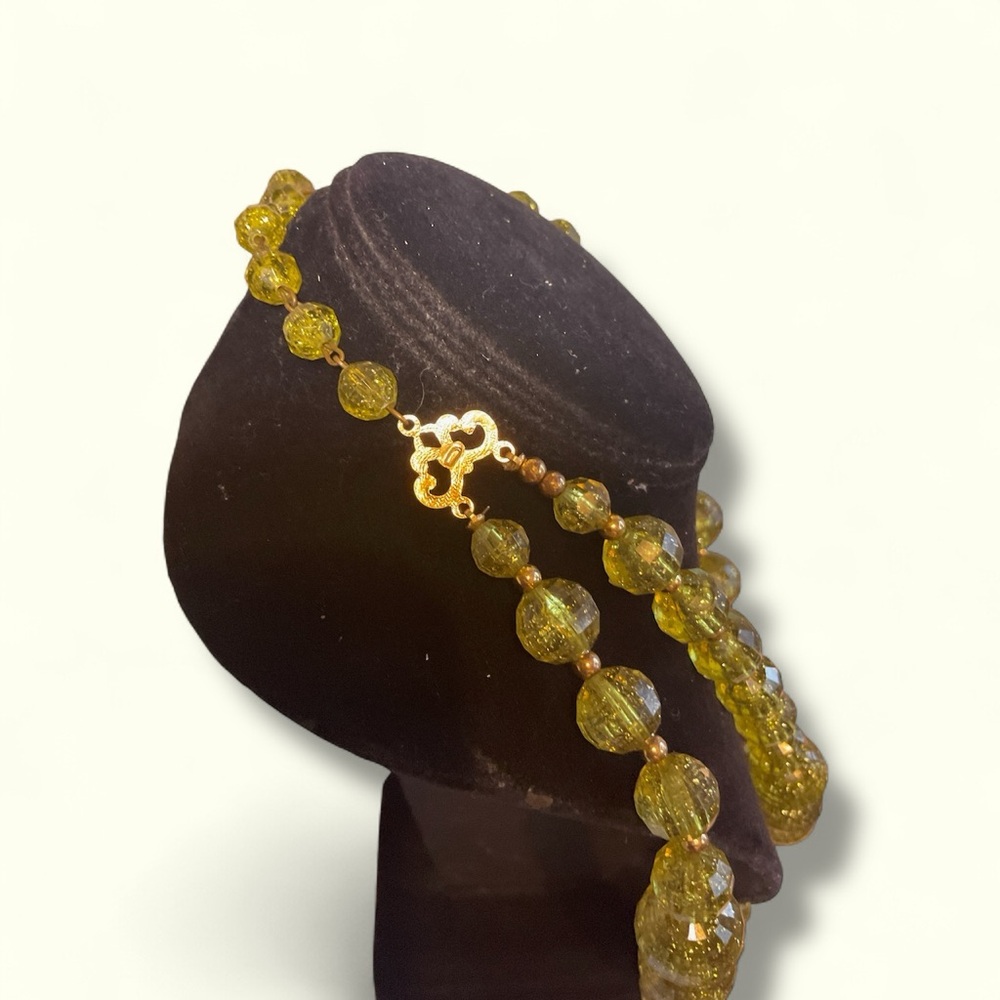 Vintage 1950’s Green Round Beaded Double Strand Faceted Confetti Lucite Necklace - Picture 5 of 7